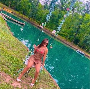 Meet your Posher, Daniela salazar